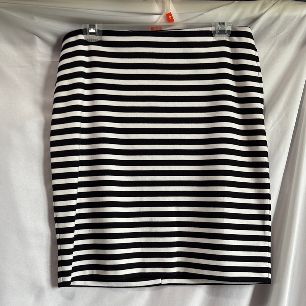 MM113 Merona Classic Black and White Pencil Skirt